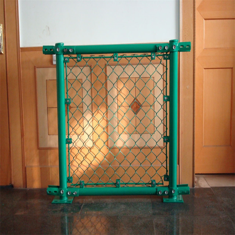 運動場圍網的包夾連接方式